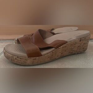 Crocs Womens A-Leigh Tan Leather Cork Slide Mini Wedge Slide Sandals Size 8